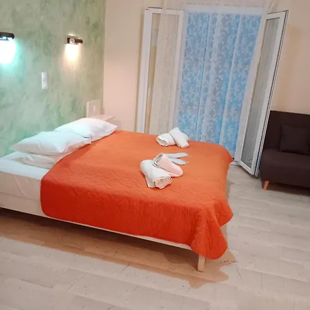 Aristides מלון דירות