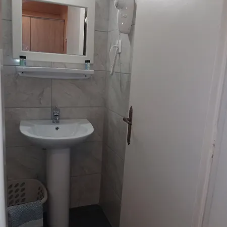 Aristides מלון דירות