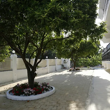 Aristides Aparthotel *